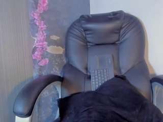 Emilyy-77