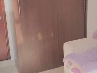 Emilyy-77