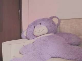 emilyy-77 live webcam show