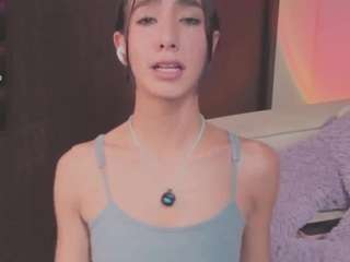 emilyy-77 live webcam show