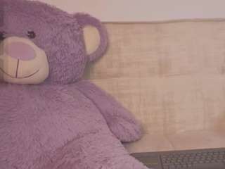 emilyy-77 live webcam show