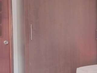 emilyy-77's live room
