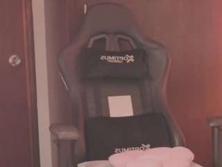 emilyy-77 live webcam show
