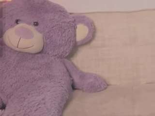 Emilyy-77 live webcam show