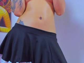 Emilyy-77
