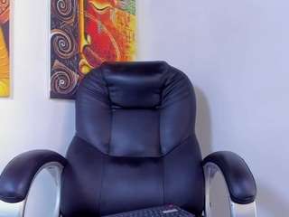 Emilyy-77