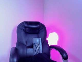 Emilyy-77