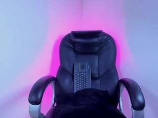 Emilyy-77