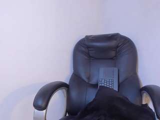 Emilyy-77