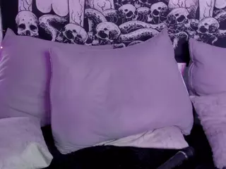Emilyy-77's Live Sex Cam Show