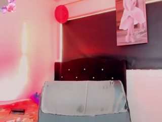 kendall-hornyy's live room