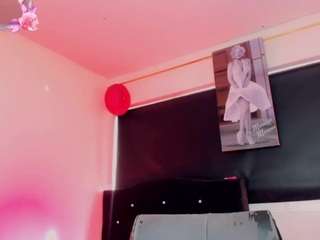 Kendall-hornyy live webcam show