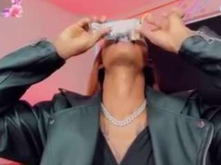 kendall-hornyy