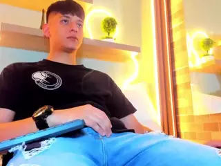 Lucian-Mael's Live Sex Cam Show