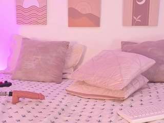 mia-heart from CamSoda