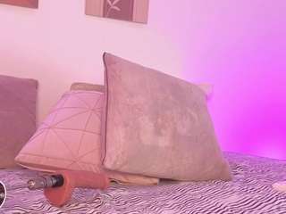 Live webcam model mia-heart on Soda Cams