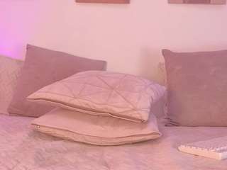 mia-heart Live Webcam on CamSoda