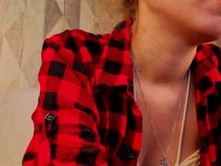 Michelle-Blond live cam on CamSoda