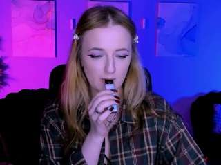 luna-berryy's CamSoda show and profile