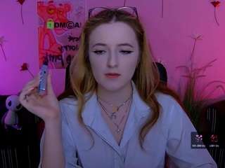 luna-berryy's CamSoda show and profile