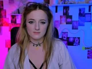 Model ini sedang live sekarang. luna-berryy
