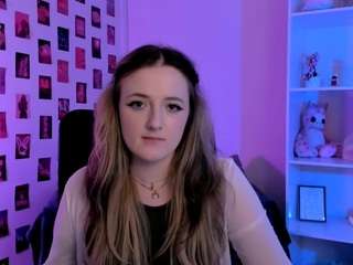 Luna-berryy's cam show statistics and live stream