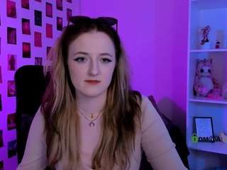 Luna-berryy's live stream