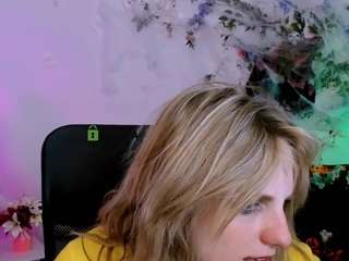 Luna-berryy's cam show statistics and live stream