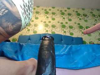 yaya-21's CamSoda show and profile