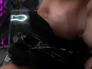 byanca28's CamSoda show and profile