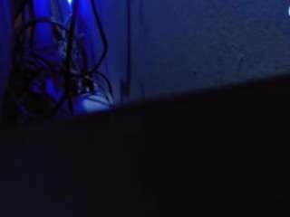 apriljades18's live room