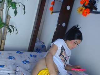 apriljades18's live room
