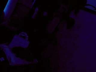 apriljades18's live room