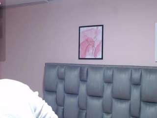 merlyng-1's CamSoda show and profile