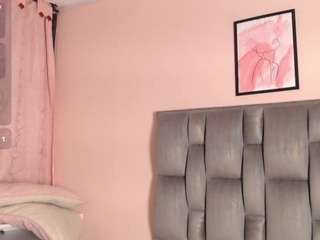 merlyng-1's CamSoda show and profile
