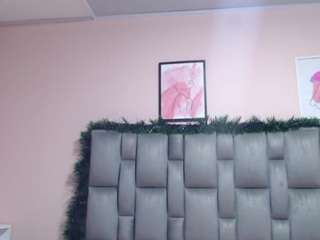 merlyng-1's CamSoda show and profile