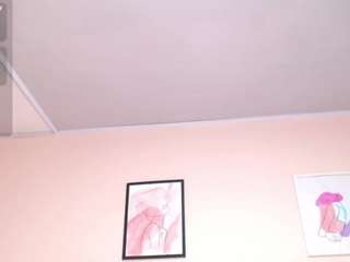 merlyng-1's CamSoda show and profile