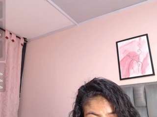 merlyng-1's CamSoda show and profile