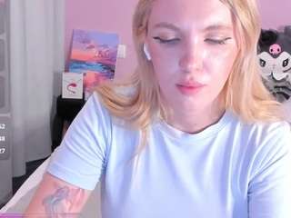 fluffymonica's live room