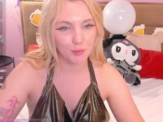 FluffyMonica live cam preview