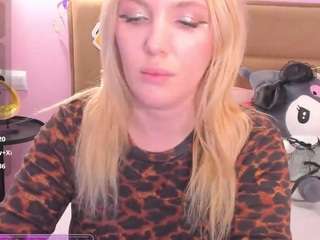 FluffyMonica live cam preview