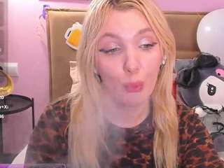 FluffyMonica live cam preview
