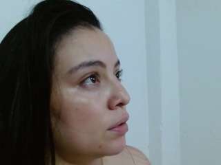 isabel-24's CamSoda show and profile