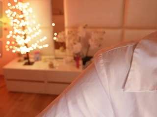 lilycollins18 live cam profile