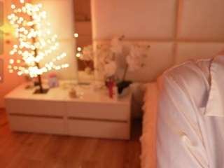 lilycollins18 live cam profile