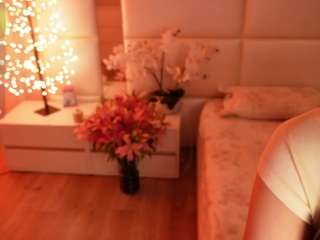 lilycollins18's live room