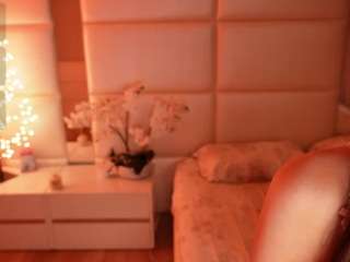 lilycollins18's live room