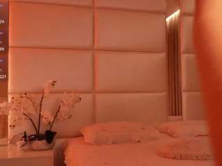 lilycollins18 live webcam show