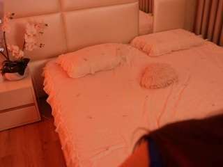 LilyCollins18 live webcam show