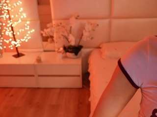 LilyCollins18 live webcam show
